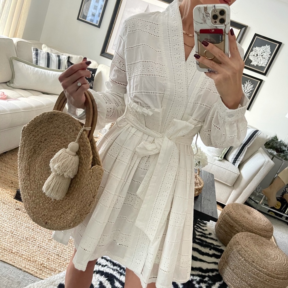 Detailed white wrap dress - Picture 4 of 4